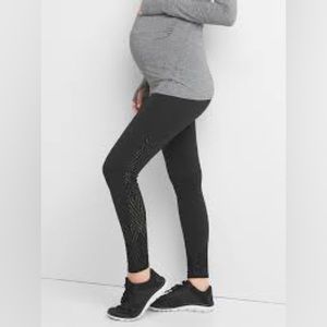 Maternity GapFit Blackout Technology full panel mesh-side leggings